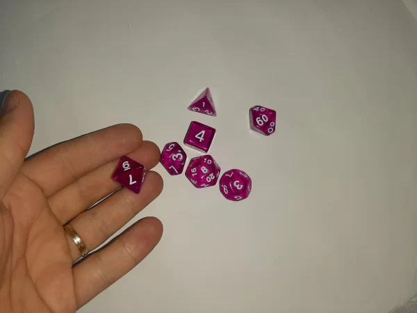 Jogo Dados 7 Peças Kit Dungeons And Dragons Rpg Rosa - Imagem 6