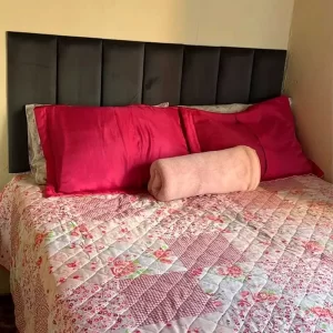 Cabeceira Estofada Adesiva para Cama de Casal e Solteiro