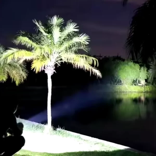 Lanterna LED USB Recarregável Tocha Cob 4LED Potente Compacta Durável Multifuncional Versátil Iluminação Alta Qualidade Camping - Imagem 3